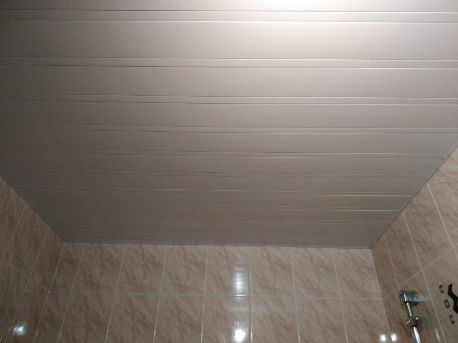 Реечный потолок в туалет