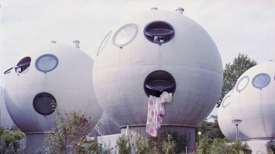 Bolwoningen: сферические дома в ден бош Нидерланды