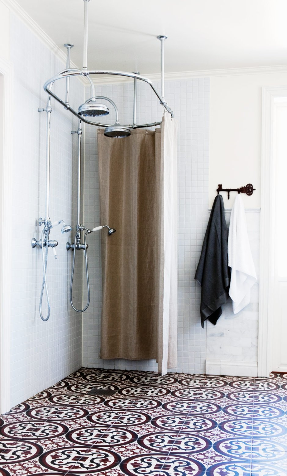 Душевая с занавеской