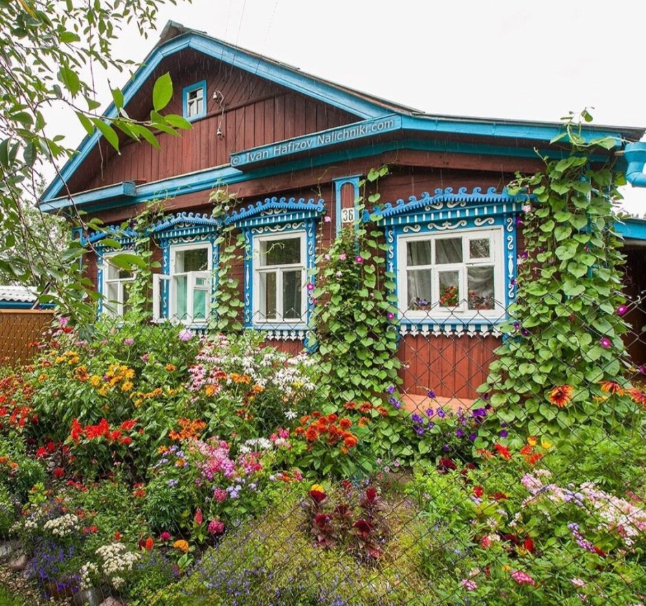 Домик с палисадником