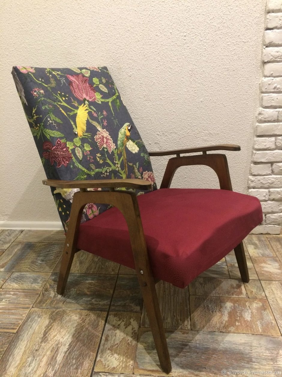 Отреставрированное советское кресло