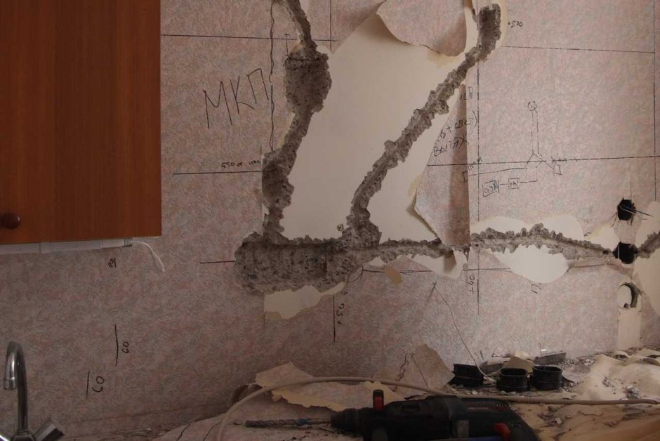 Штроба под вытяжку в стене