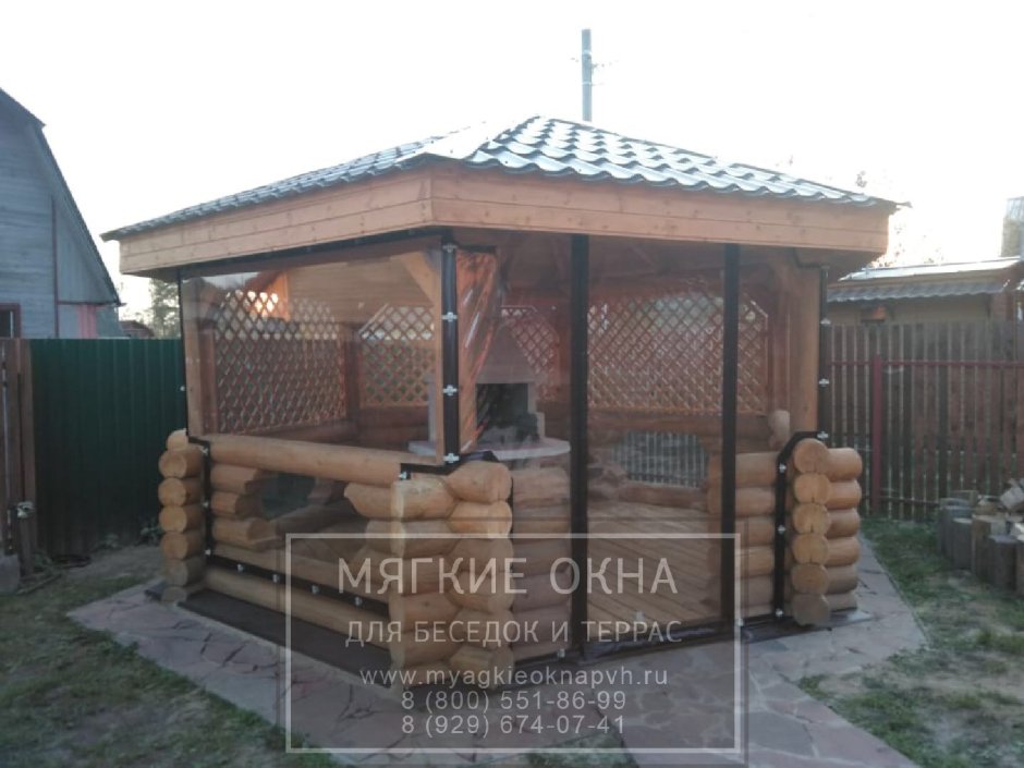 Гибкие окна для беседки из бревна