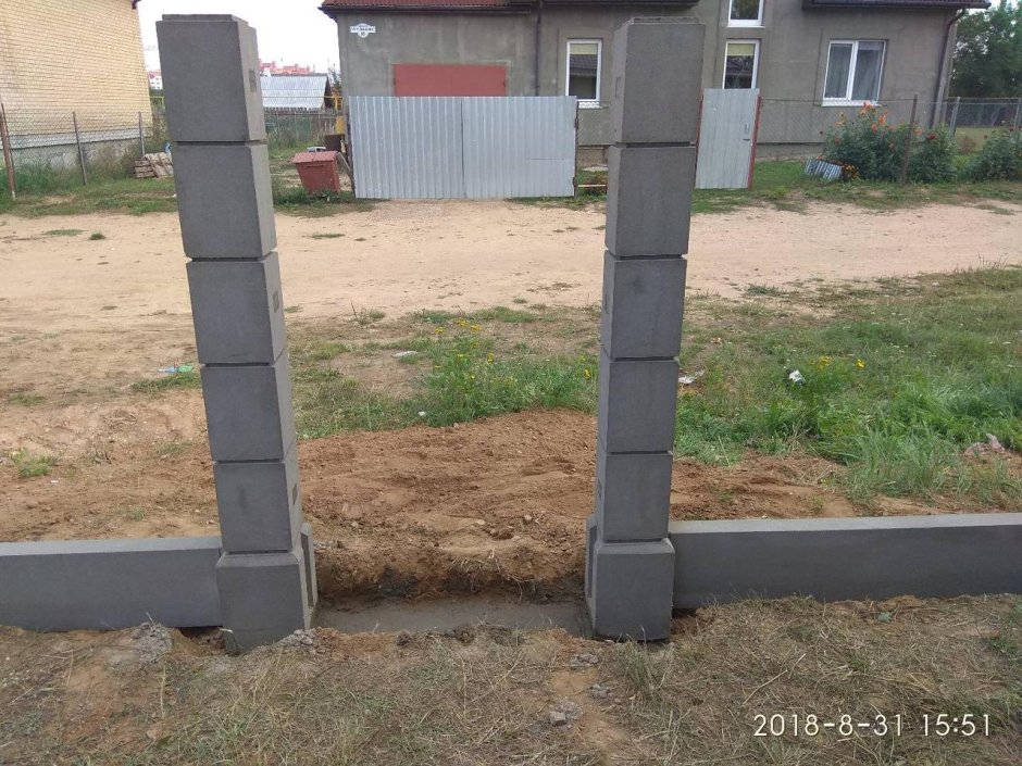 Сборные бетонные столбы для забора