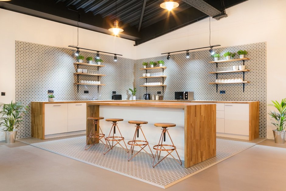 Зона кухни в офисе