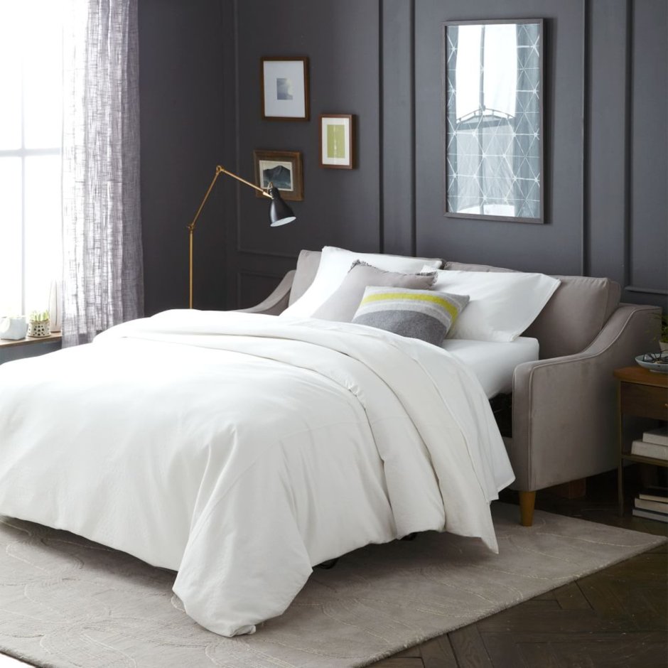 Интерьер спальни с диваном вместо кровати