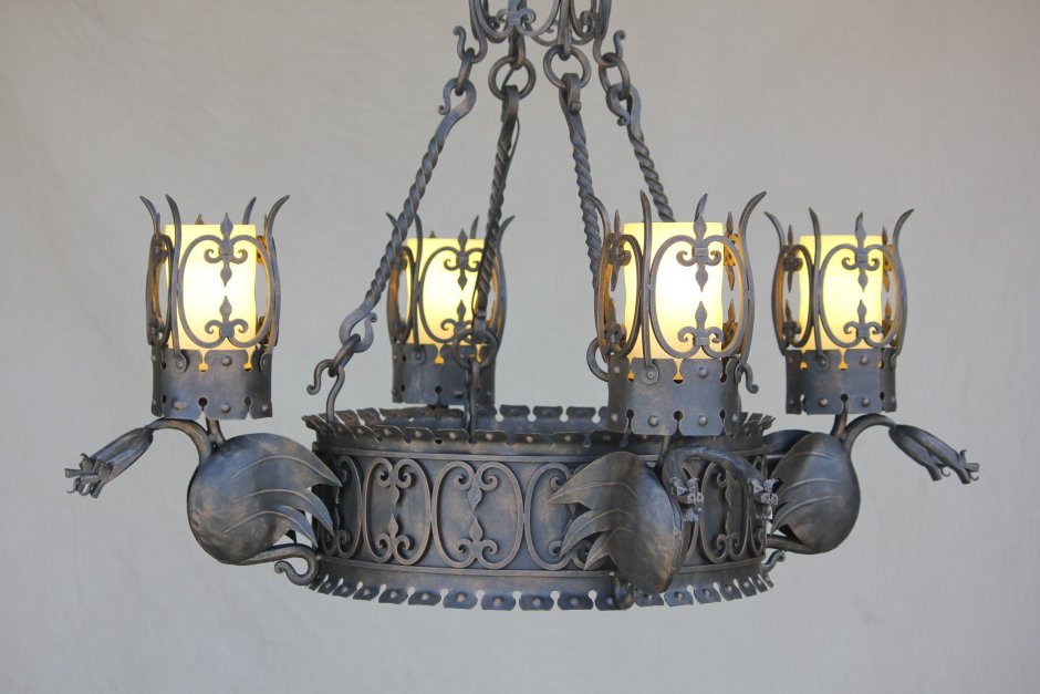 Готические люстры средневековья