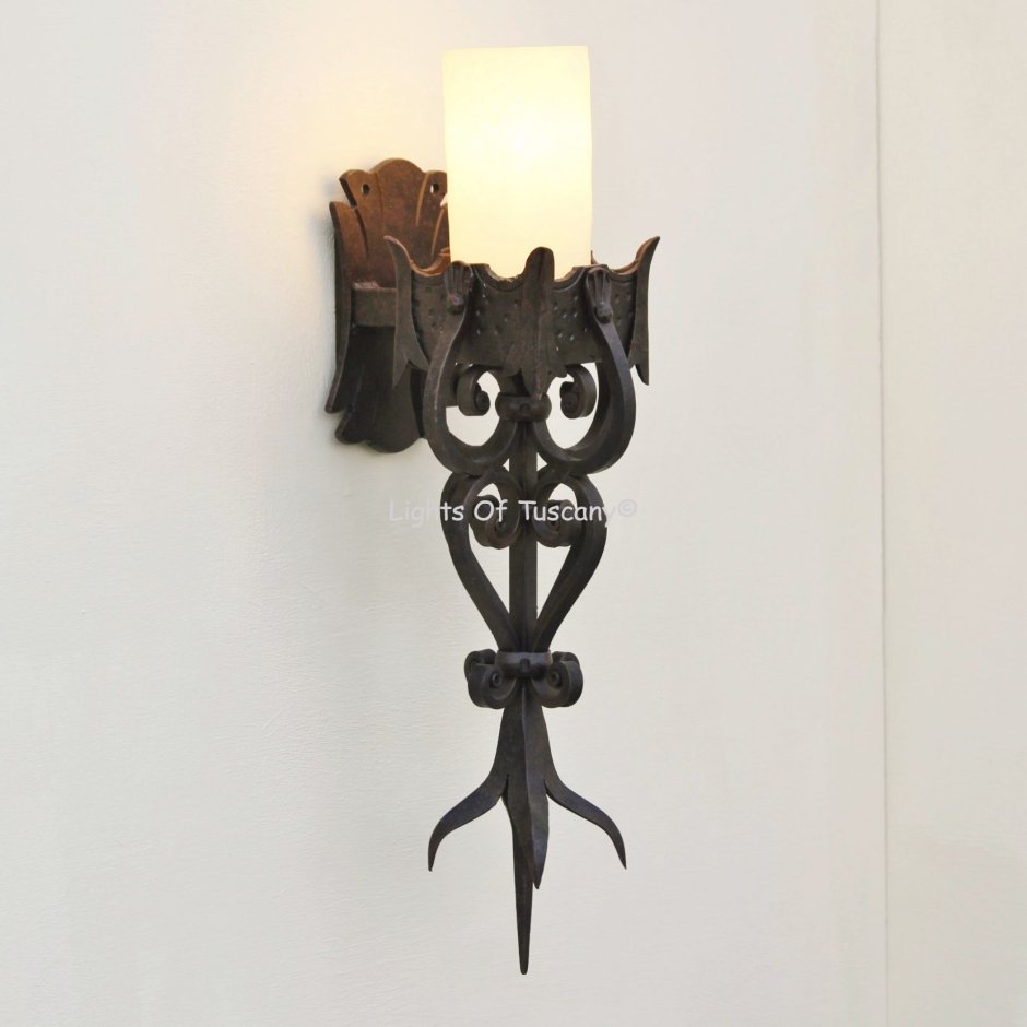 Кованые настенные подсвечники