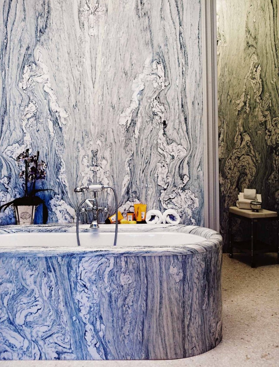 Синий мрамор в интерьере ванной