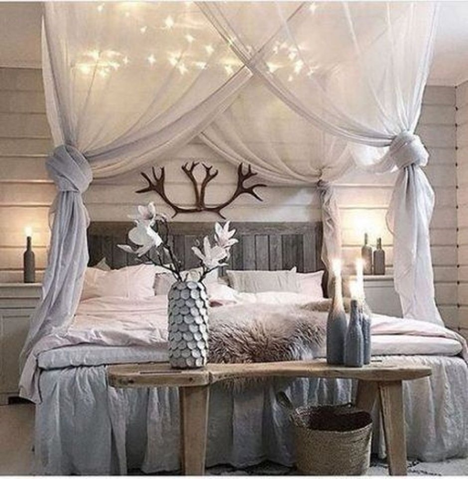 Спальня в Сканди стиле с балдахином