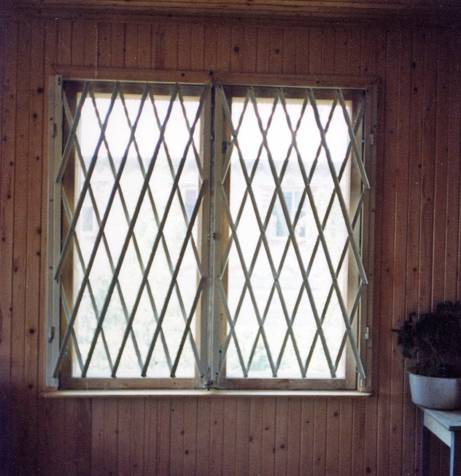 Решетки на окна внутри помещения