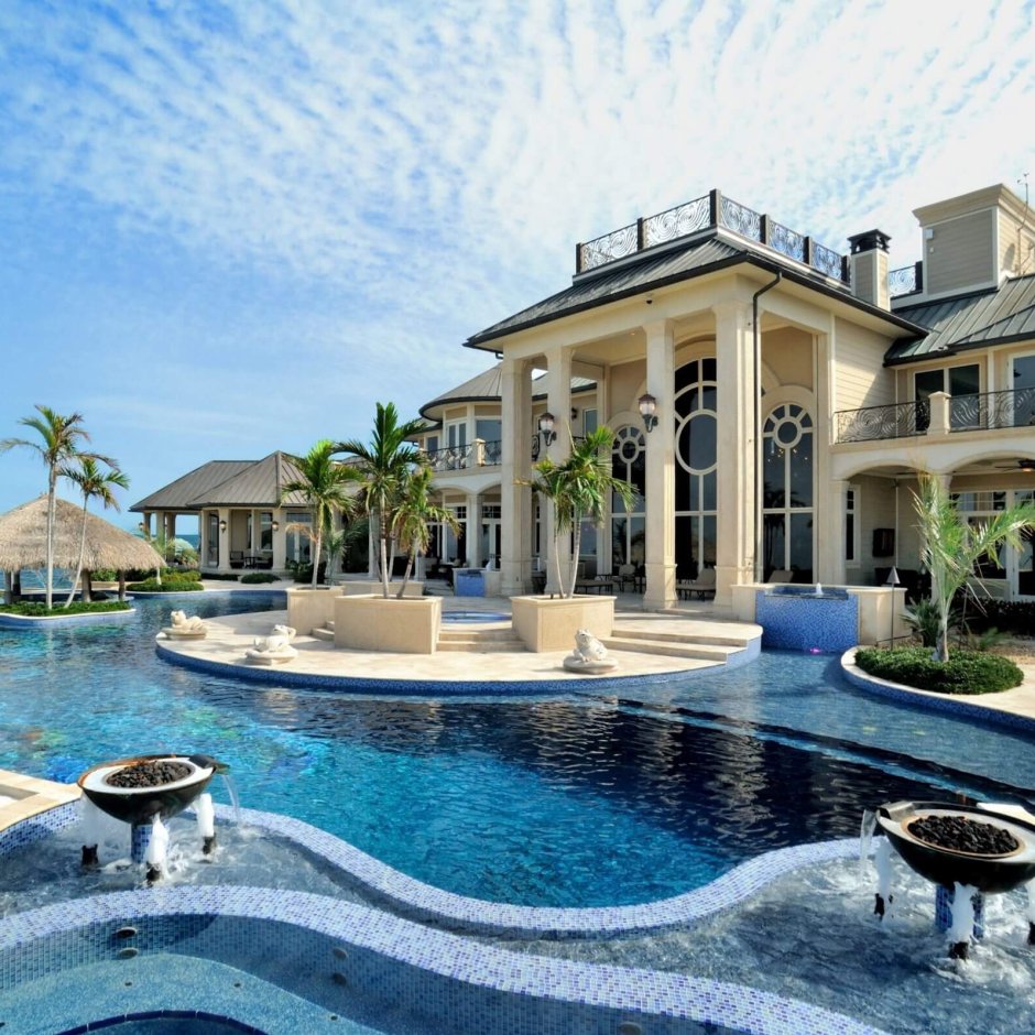 Богатый особняк с бассейном