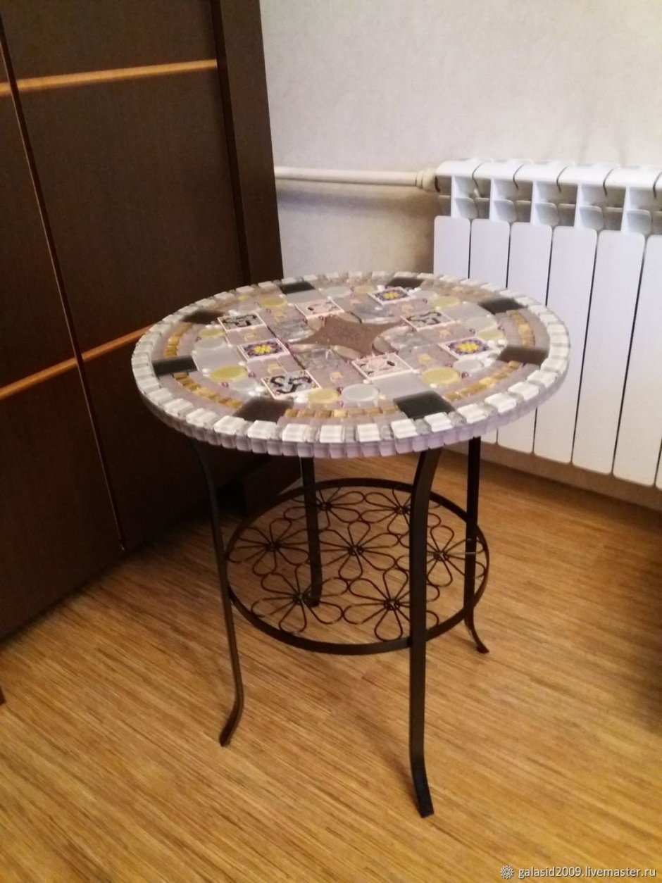Журнальный столик из мозаики