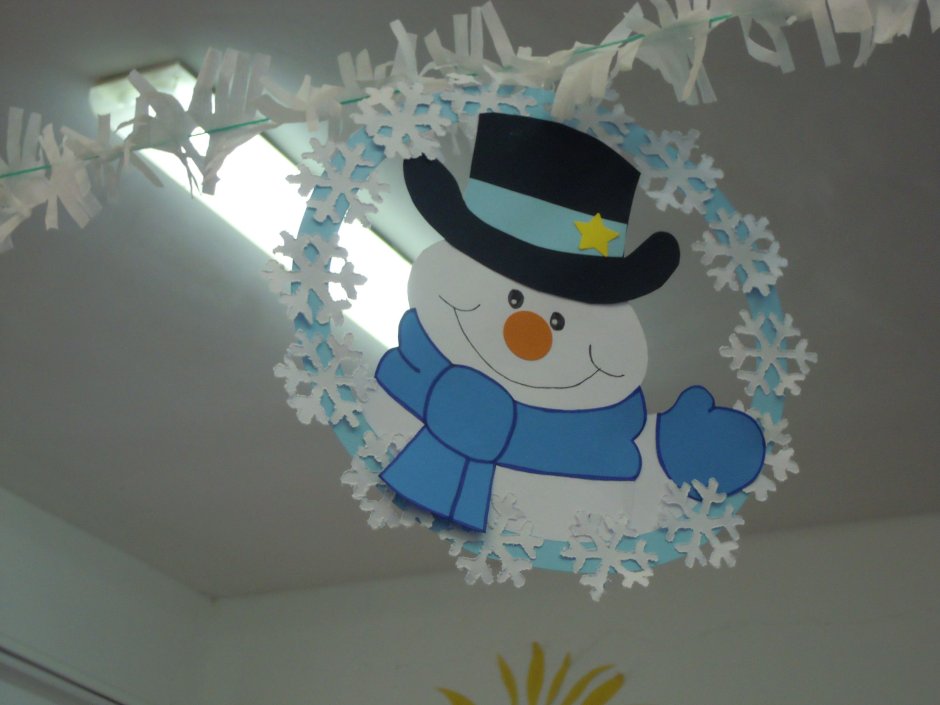 Новогоднее украшение потолка в детском саду