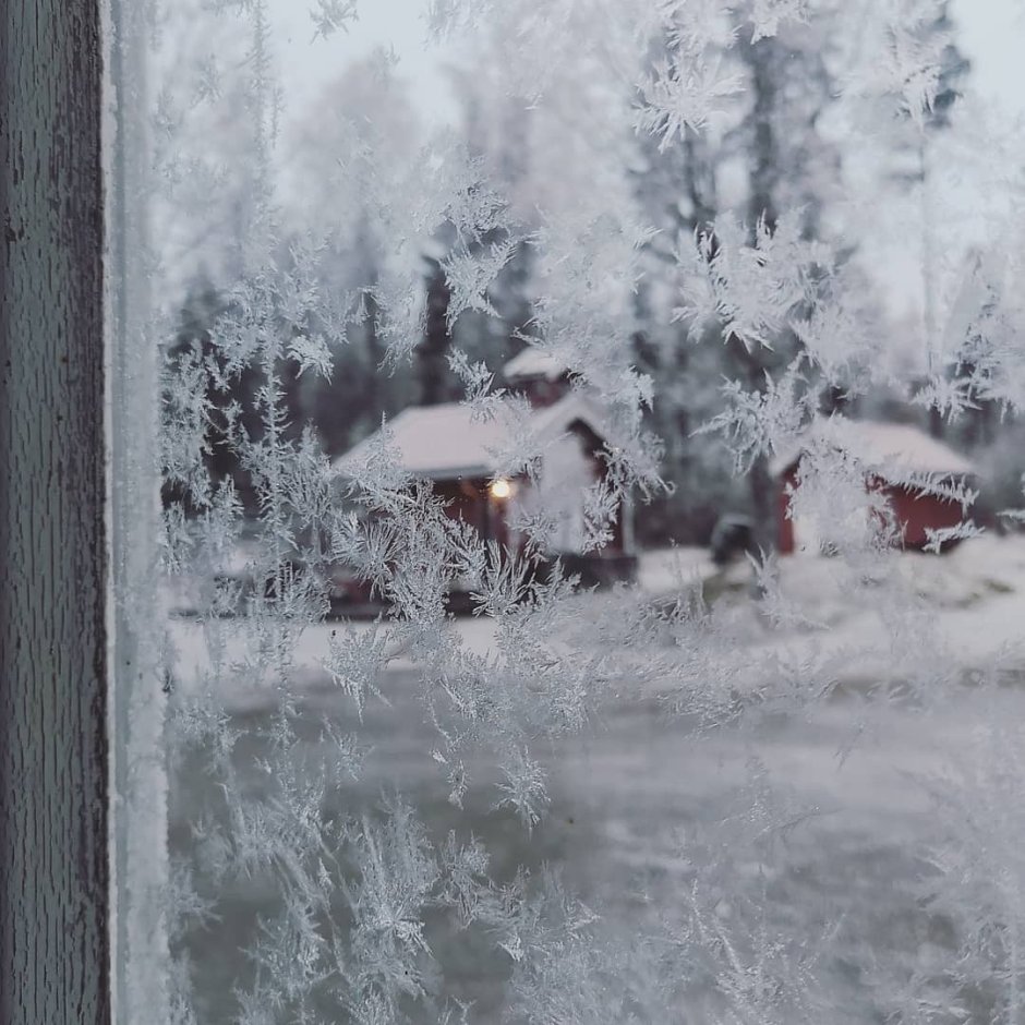 Зима за окном в деревне