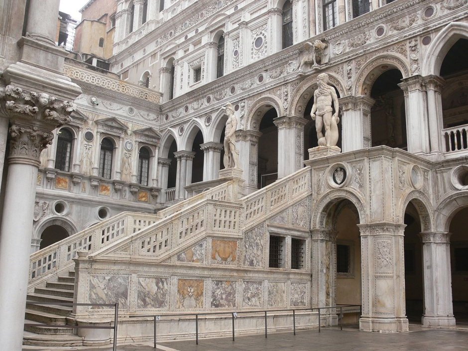 Дворец дожей в Венеции лестница гигантов