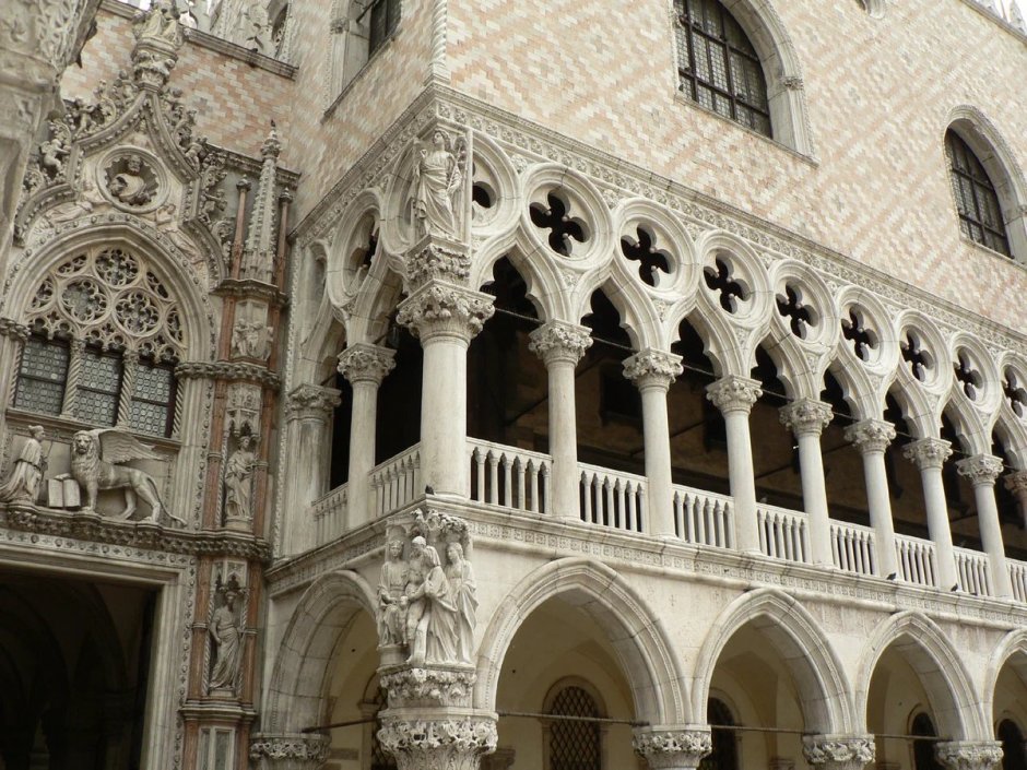 Стиль архитектура палаццо Дукале