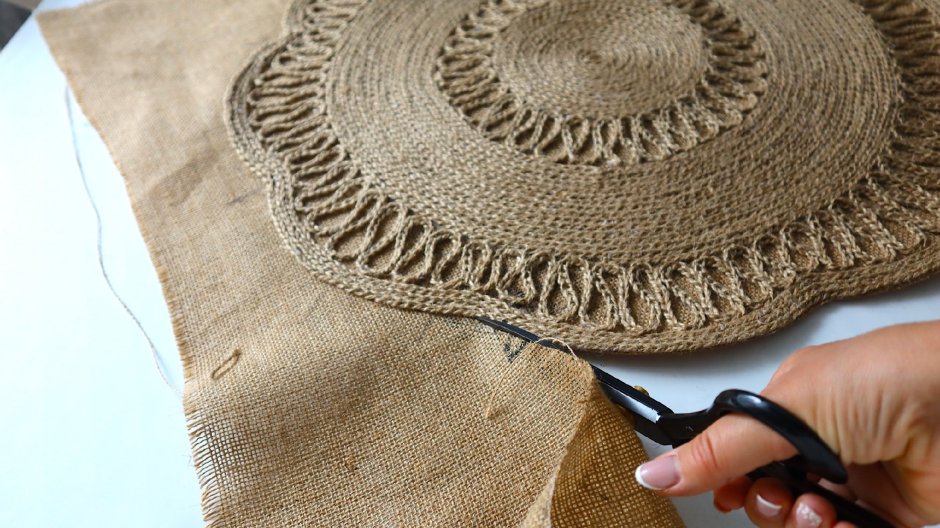 Свекровь принесла джут и мешковину