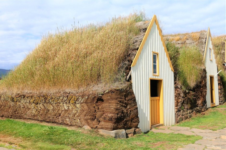 Исландия домики с травой на крыше