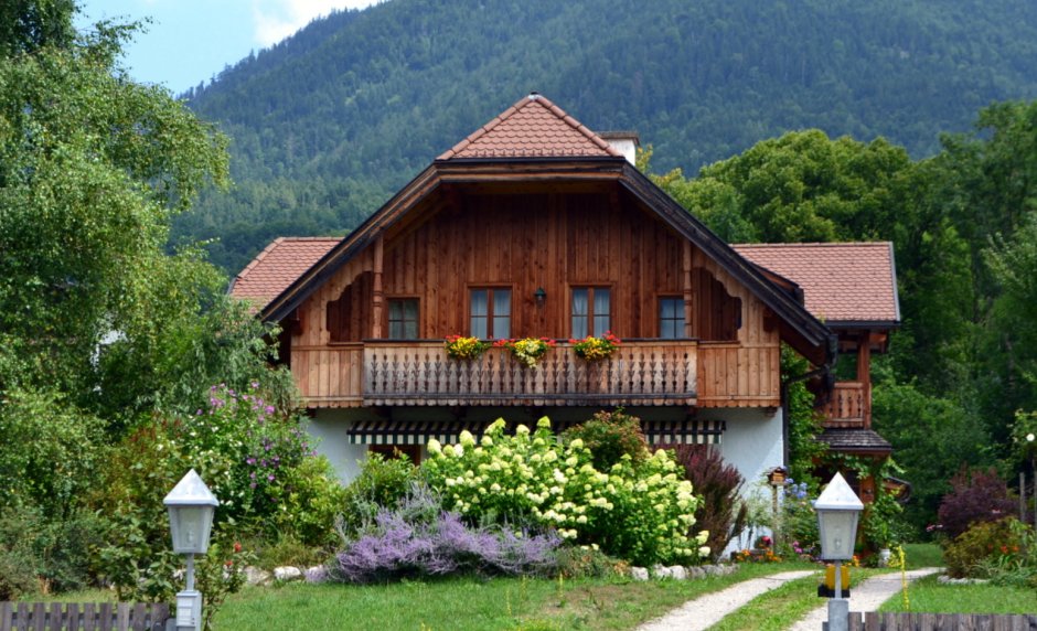 Загородная резиденция в Альпах Швейцарии летом