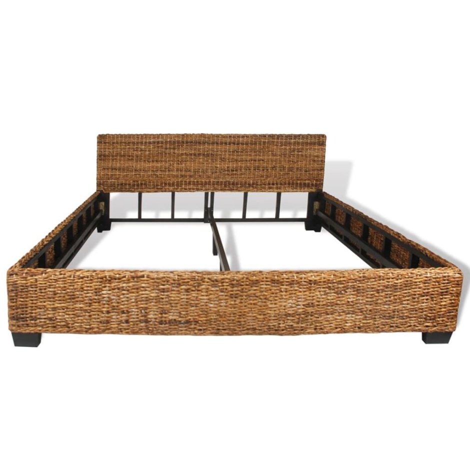Плетеная кровать из ротанга
