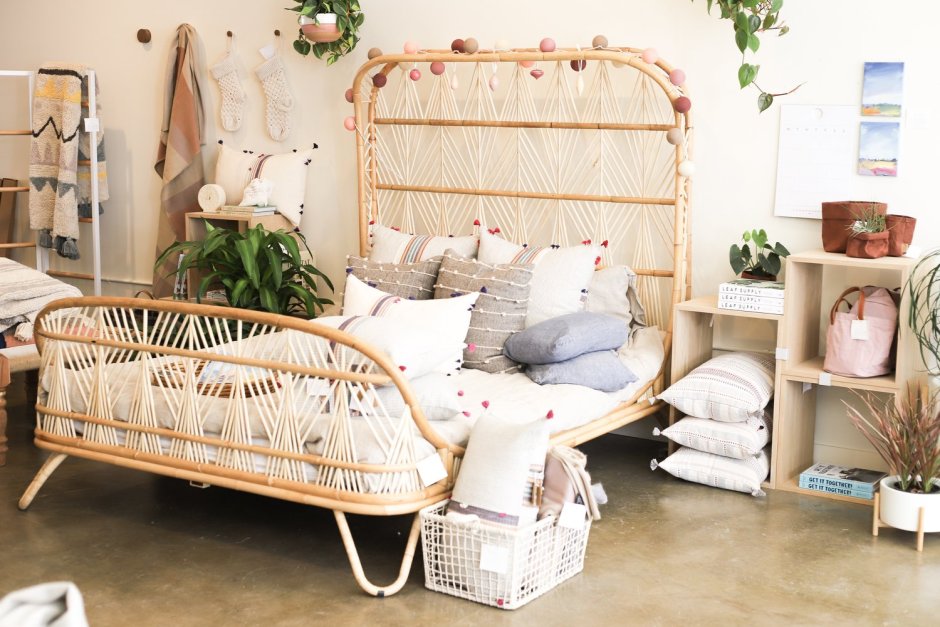 Плетеная кровать из ротанга