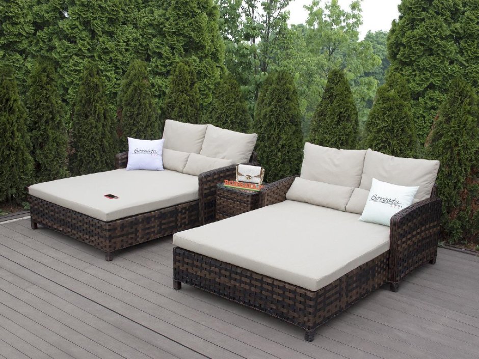 Кровать лежак из искусственного ротанга