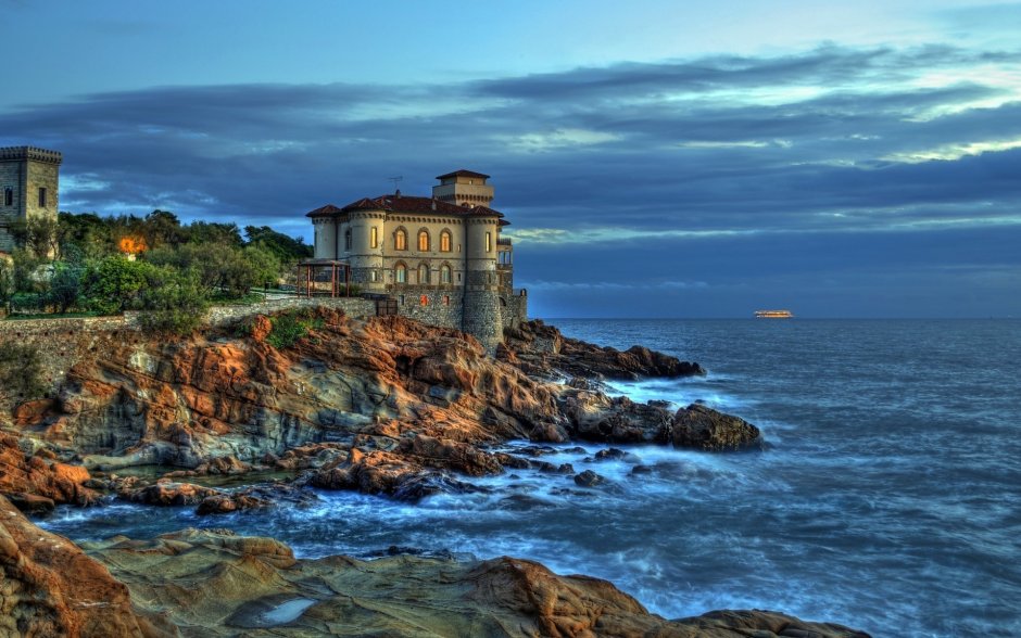 Замок Португалия на берегу моря