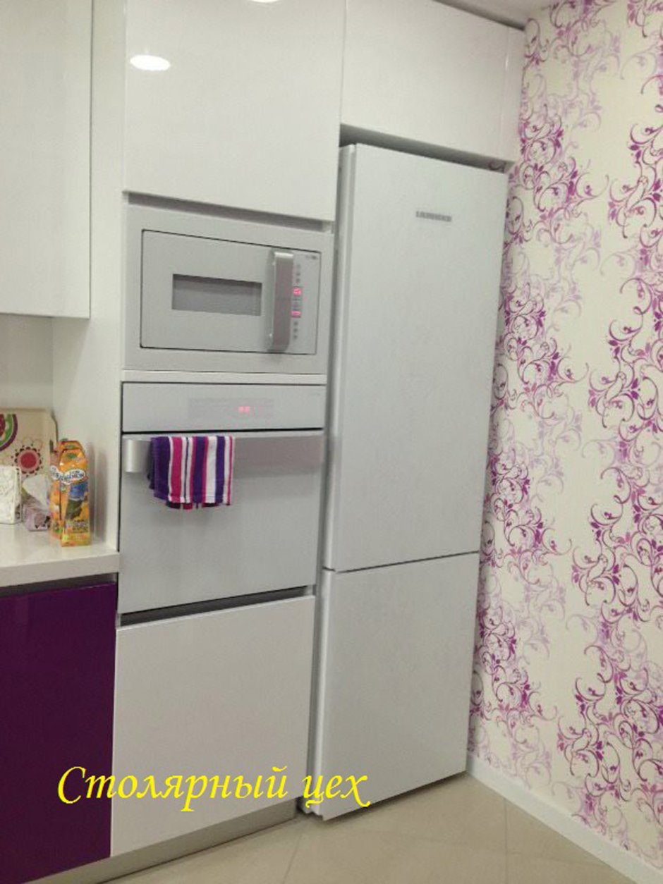 Кухонный шкафчик над холодильником