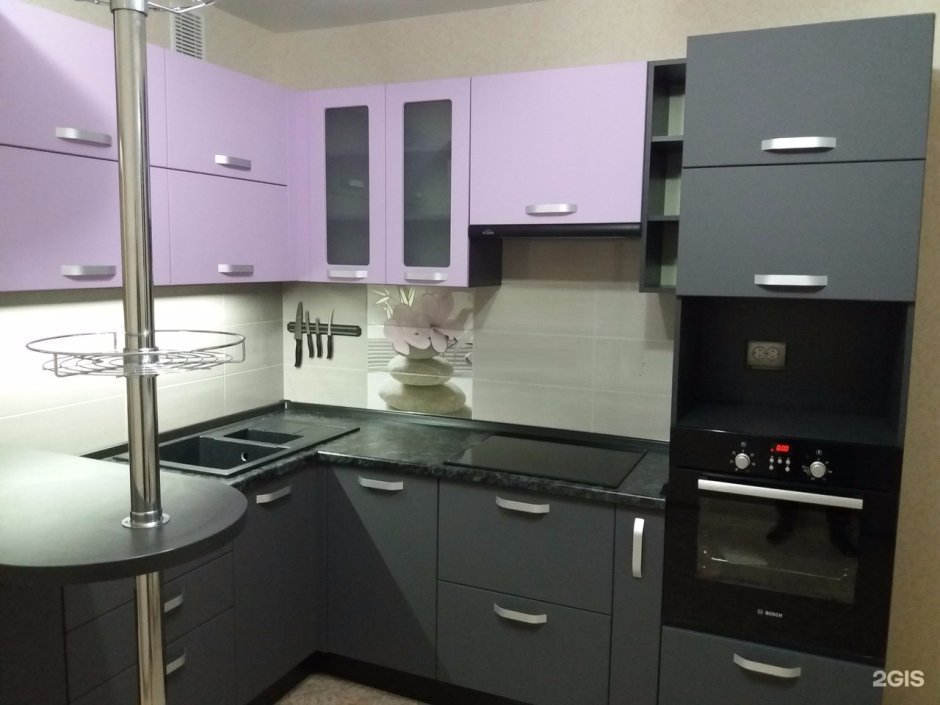 Кухня фиолетовая с серым угловая