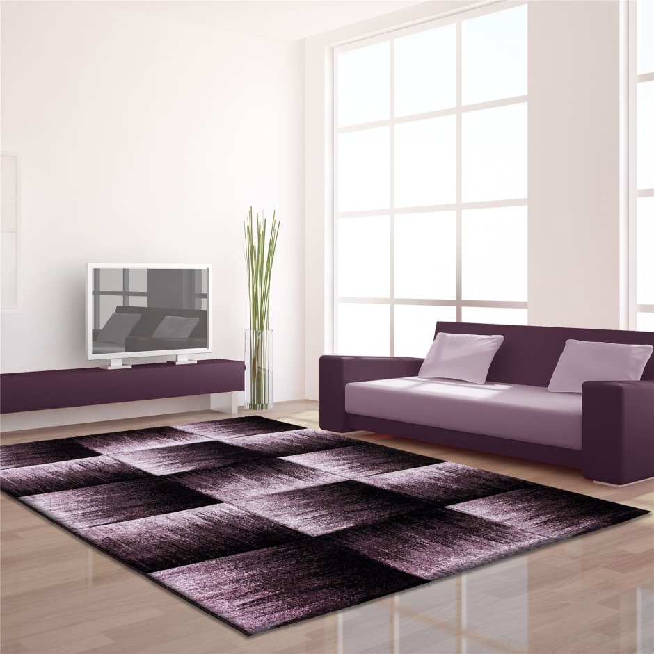 Фиолетовый ковер в гостиной