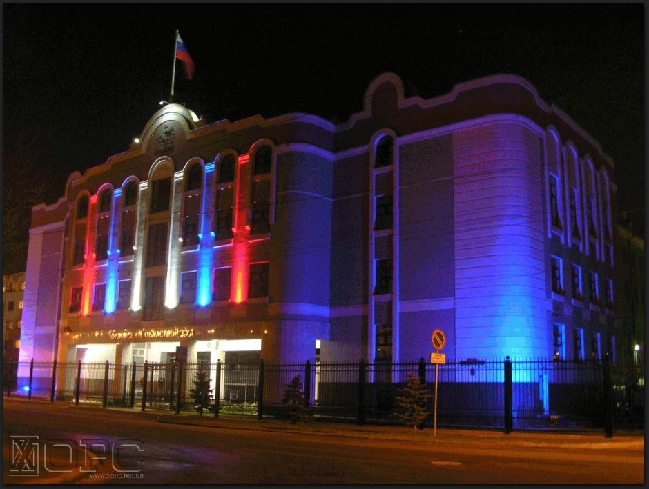 Декоративное освещение зданий в городе
