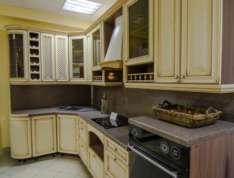 Кухня классика с патиной золото