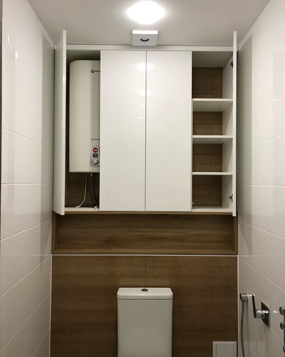 Встроенный шкафчик в туалете