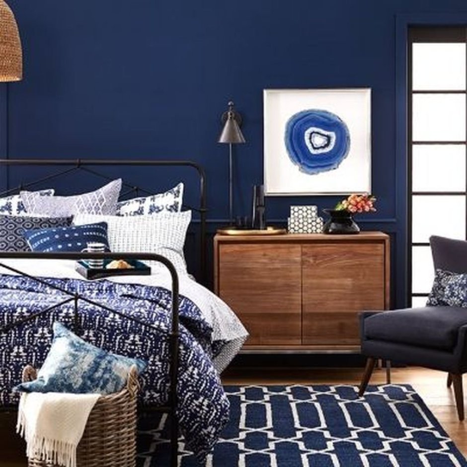 Темно синяя мебель в спальне