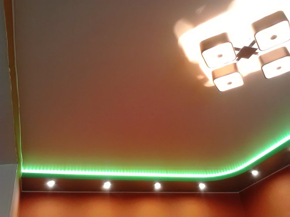 Двухуровневый потолок с подсветкой РГБ