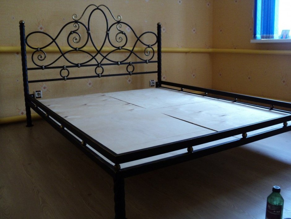 Кровать двуспальная из металла