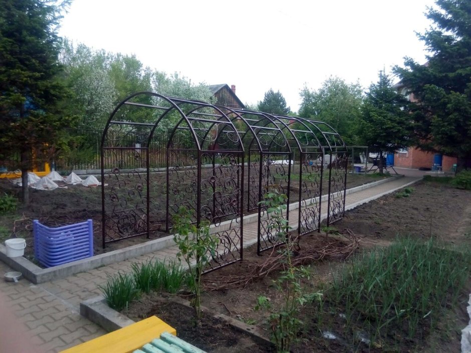 Шпалера полуарка для винограда