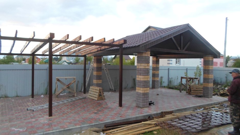 Навес двускатный из металлочерепицы 2х2