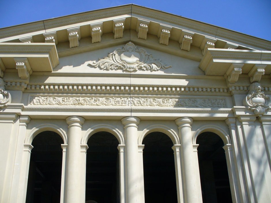 Фронтон Ренессанс