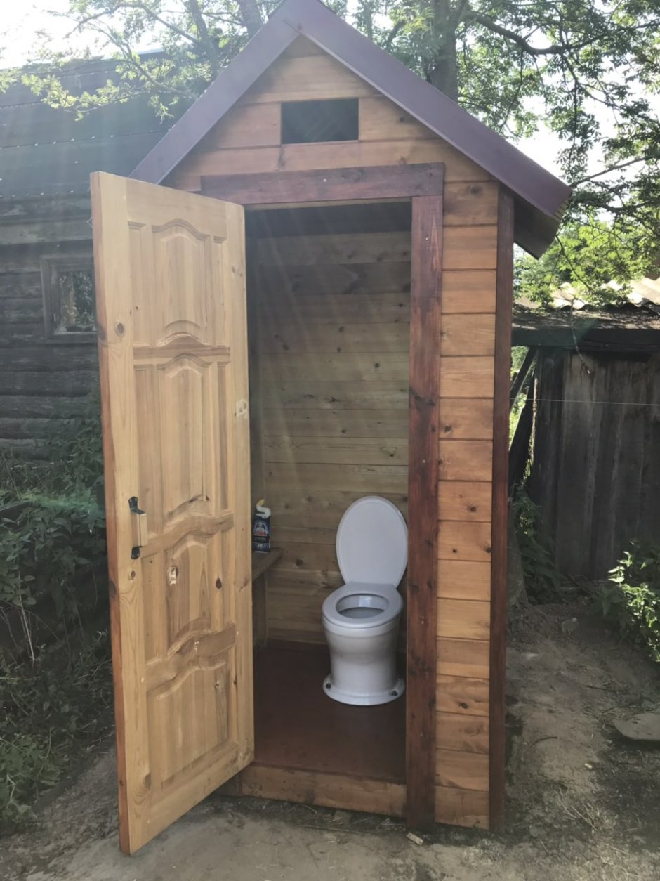 Деревянный унитаз для дачного туалета