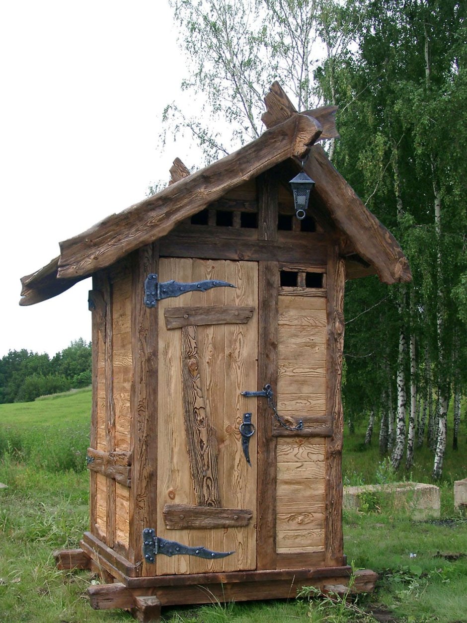 Туалет для дачи из горбыля