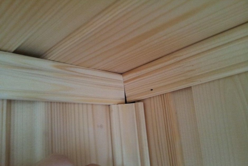 Потолочный плинтус для вагонки