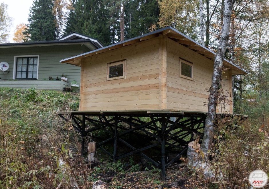 Садовый домик на сваях