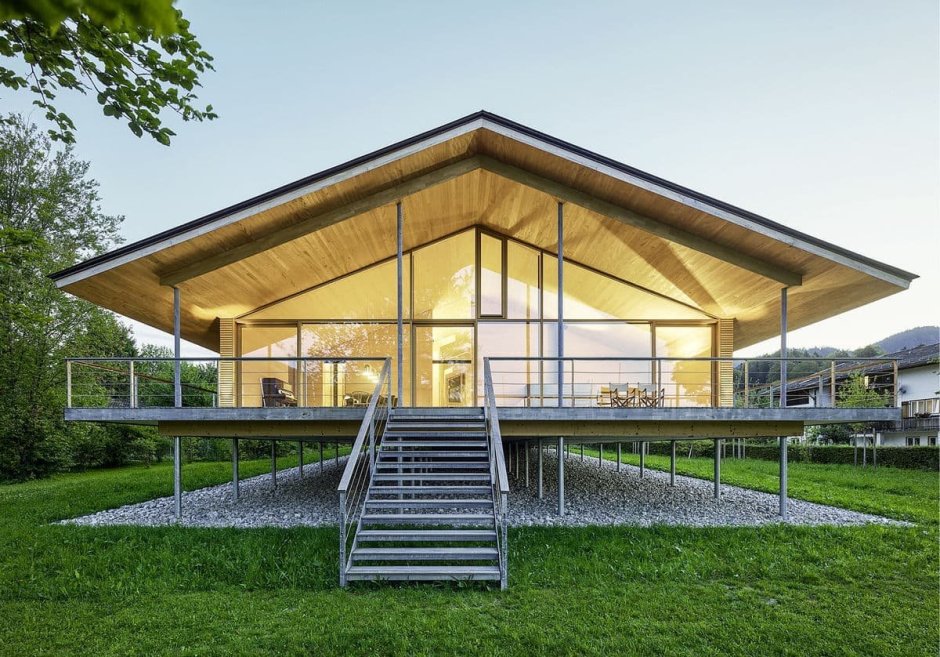 Дом на высоких сваях