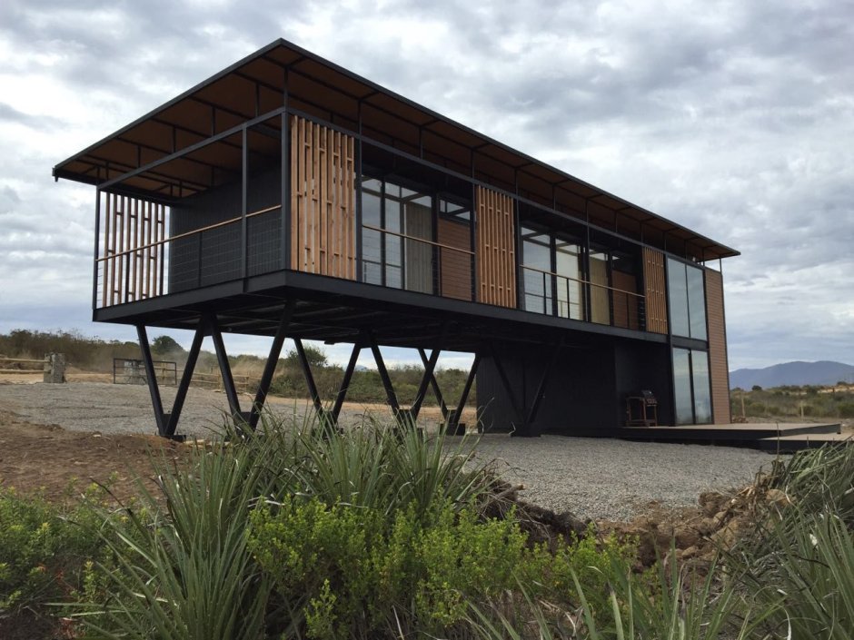 Здание на сваях