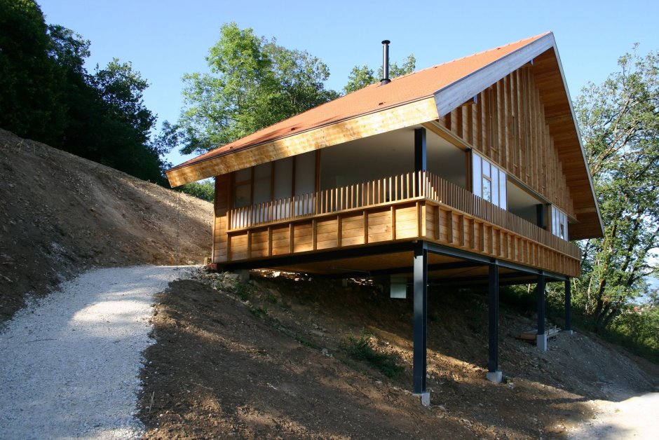 Садовый домик на сваях