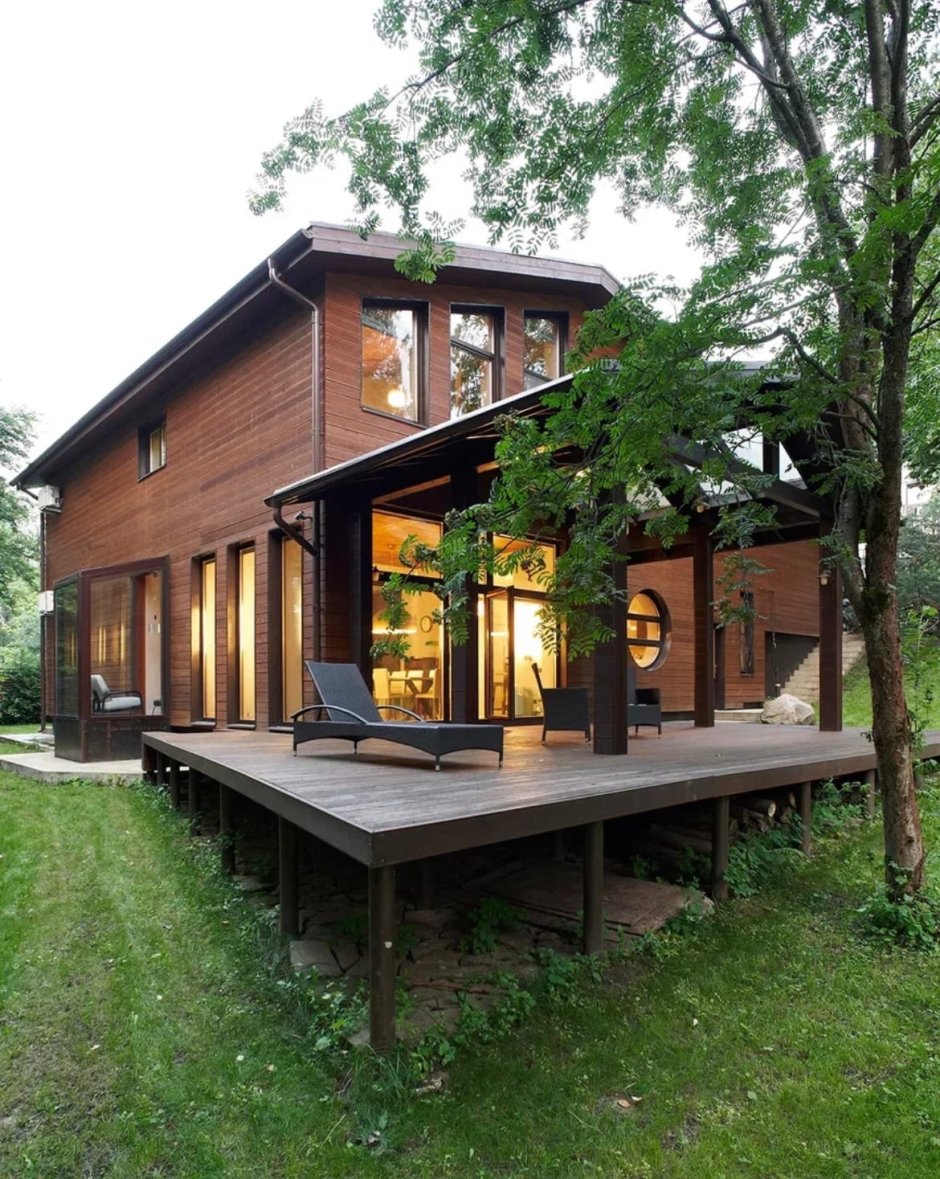 Дом с большой террасой