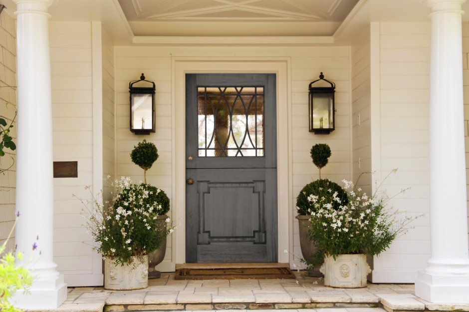 Красивые входные двери в дом