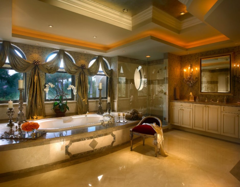 Красивая ванная в особняке